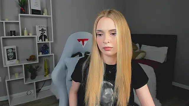 Snapshot of JinxTonks chatting on February 11, 7:19 pm JinxTonks online show from February 11, 7:19 pm