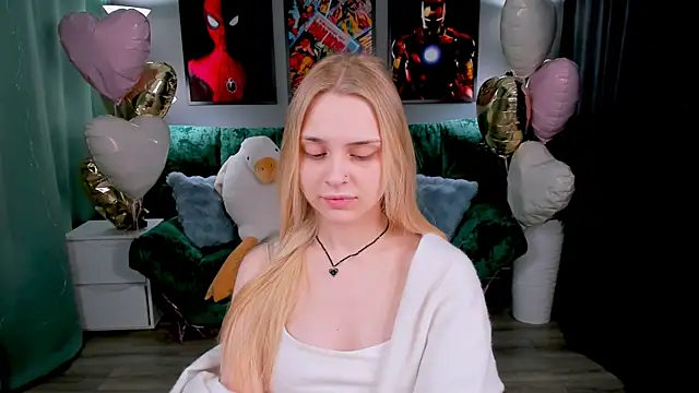 Snapshot of JinxTonks chatting on February 20, 12:18 am JinxTonks online show from February 20, 12:18 am