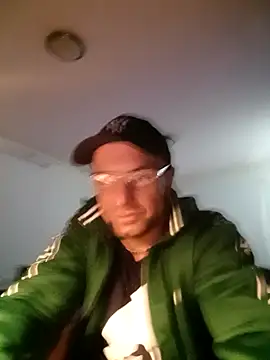 Snapshot of bobbuilder77pl chatting on February 4, 9:20 pm bobbuilder77pl online show from February 4, 9:20 pm