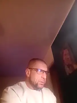 Snapshot of bobbuilder77pl chatting on February 17, 12:32 am bobbuilder77pl online show from February 17, 12:32 am