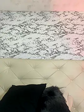 Lili  taylor online show from October 28, 5:00 am