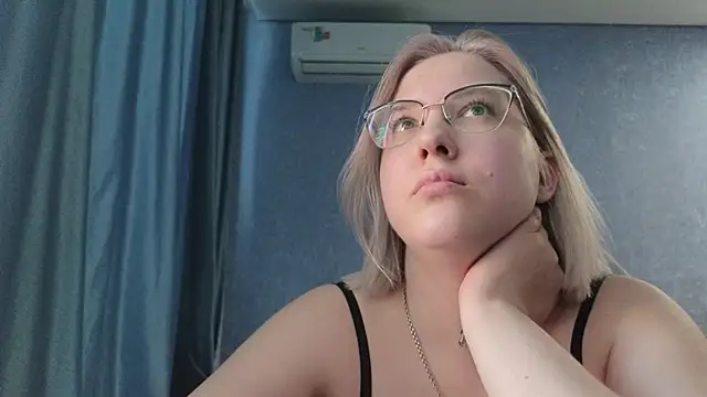 HotBrandyX online show from March 15, 11:49 am