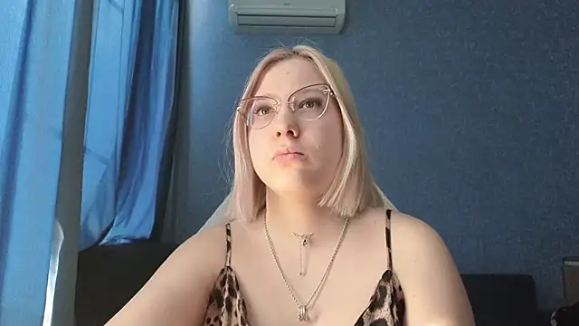 HotBrandyX online show from March 23, 3:43 am