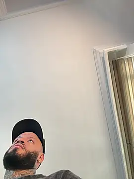 Snapshot of dereckgreen chatting on April 23, 6:10 pm dereckgreen online show from April 23, 6:10 pm