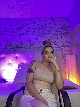 viktoria davis  online show from February 3, 9:39 pm