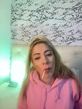 viktoria davis  online show from February 7, 10:20 pm