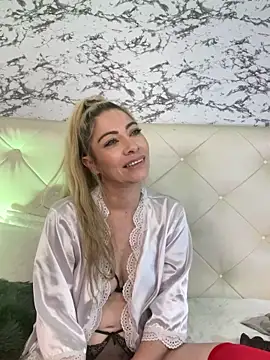 viktoria davis  online show from February 11, 12:49 am