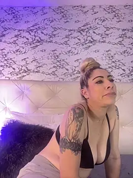 viktoria davis  online show from February 25, 9:57 pm