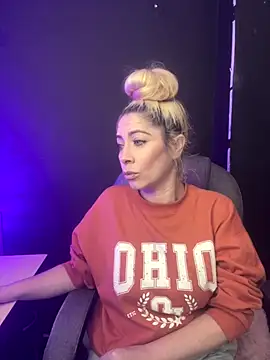 viktoria davis  online show from November 21, 11:47 pm