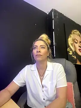 viktoria davis  online show from December 5, 12:19 am