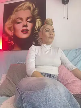 Snapshot of viktoria_davis_ chatting on June 14, 2:24 am viktoria davis online show from June 14, 2:24 am