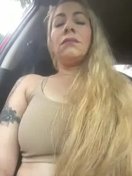 Snapshot of viktoria_davis_ chatting on July 4, 10:49 pm viktoria davis online show from July 4, 10:49 pm