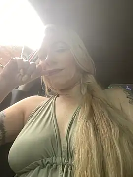 Snapshot of viktoria_davis_ chatting on July 11, 9:27 pm viktoria davis online show from July 11, 9:27 pm