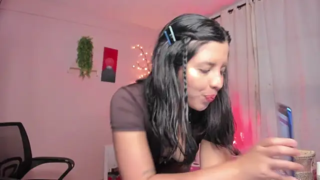 Snapshot of byanabrown chatting on February 16, 12:51 am byanabrown online show from February 16, 12:51 am