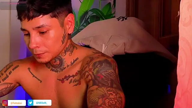 Snapshot of tattokoi chatting on October 28, 11:18 pm tattokoi online show from October 28, 11:18 pm