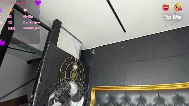 DalayMoore online show from December 15, 8:13 pm