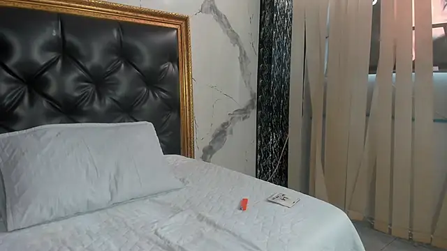 DalayMoore online show from February 10, 8:24 pm