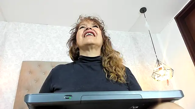 Snapshot of Dayana__Ospina chatting on October 22, 7:57 pm Dayana Ospina online show from October 22, 7:57 pm