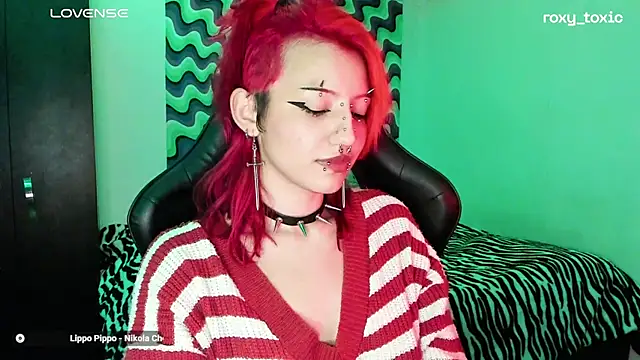 Snapshot of roxy_toxic chatting on March 5, 12:16 am roxy toxic online show from March 5, 12:16 am