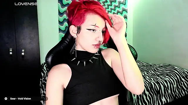 Snapshot of roxy_toxic chatting on March 6, 12:43 am roxy toxic online show from March 6, 12:43 am