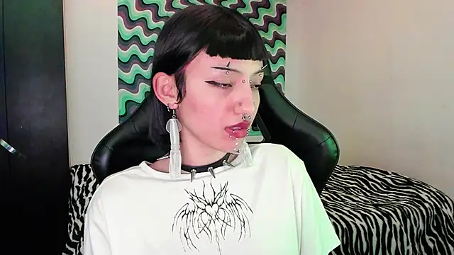 Snapshot of roxy_toxic chatting on March 15, 3:07 am roxy toxic online show from March 15, 3:07 am