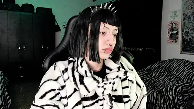 roxy toxic online show from December 16, 1:54 am