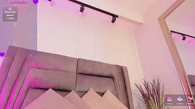 DannaJhonson1 online show from April 13, 7:19 pm