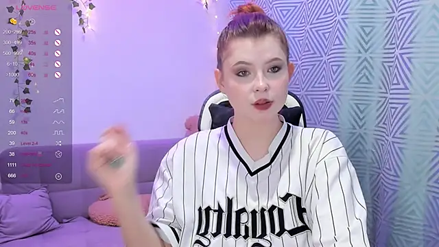 sophie mooreee online show from January 26, 4:09 pm