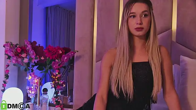 Snapshot of MaeveDream chatting on October 10, 6:29 pm MaeveDream online show from October 10, 6:29 pm