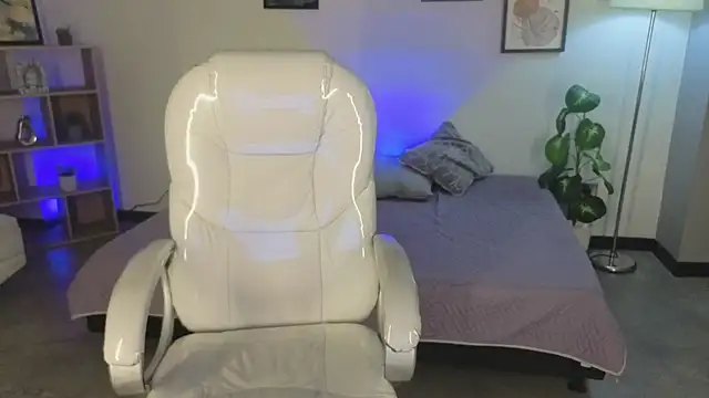 Nicole Foxx  online show from October 11, 8:07 pm