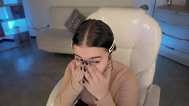 Nicole Foxx  online show from December 20, 7:10 pm