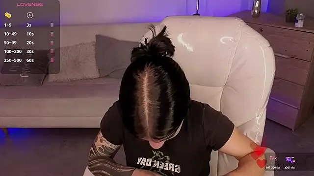 Nicole Foxx  online show from March 22, 6:33 pm