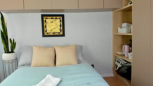 hailey thompsonX online show from April 8, 9:26 pm