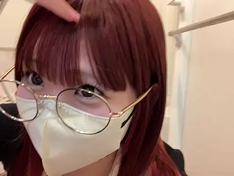 Snapshot of shina_mo_n_ch chatting on April 27, 1:31 pm shina mo n ch online show from April 27, 1:31 pm