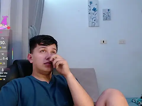 Snapshot of Alan_red chatting on February 5, 12:59 am Alan red online show from February 5, 12:59 am