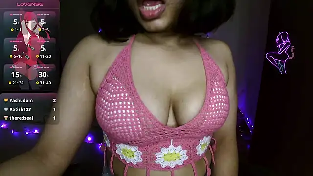 Snapshot of night_queen07 chatting on February 10, 6:56 pm night queen07 online show from February 10, 6:56 pm