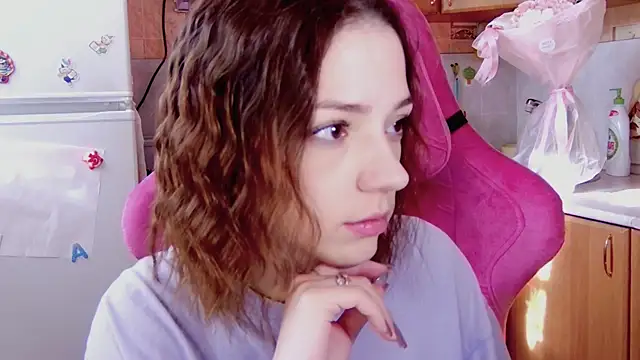 PamBeesly online show from February 19, 9:27 am