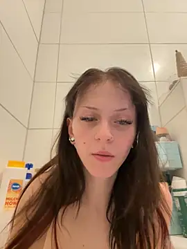 Snapshot of Ciara2004 chatting on November 8, 9:09 am Ciara2004 online show from November 8, 9:09 am