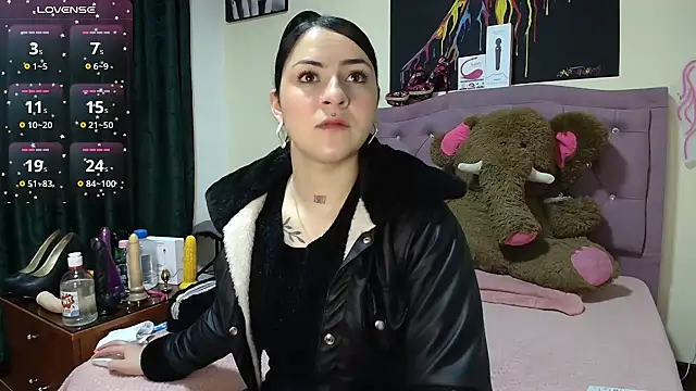 Emmie Hot online show from November 21, 12:04 pm