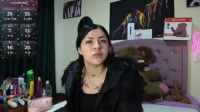Snapshot of Emmie_Hot chatting on June 27, 11:48 am Emmie Hot online show from June 27, 11:48 am
