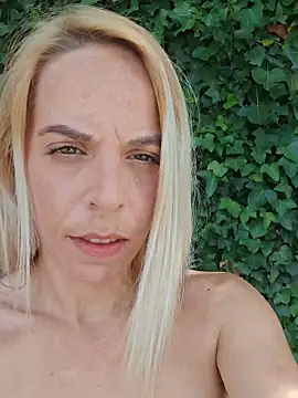 Snapshot of SweetyNinaOff1 chatting on May 29, 9:18 am SweetyNinaOff1 online show from May 29, 9:18 am