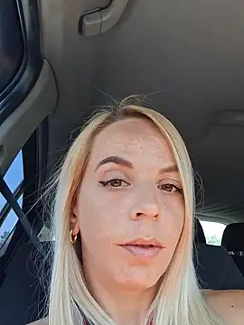 Snapshot of SweetyNinaOff1 chatting on June 7, 2:21 pm SweetyNinaOff1 online show from June 7, 2:21 pm
