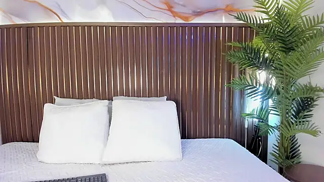 elevensky online show from March 31, 8:20 pm