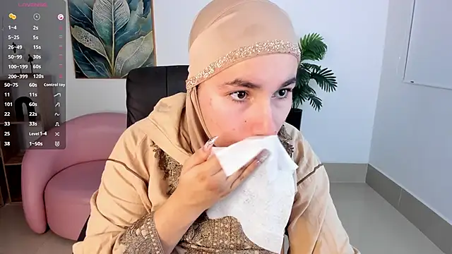 Snapshot of Ayha_khalaf chatting on October 9, 1:14 am Ayha khalaf online show from October 9, 1:14 am