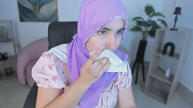 Snapshot of Ayha_khalaf chatting on October 16, 1:17 am Ayha khalaf online show from October 16, 1:17 am