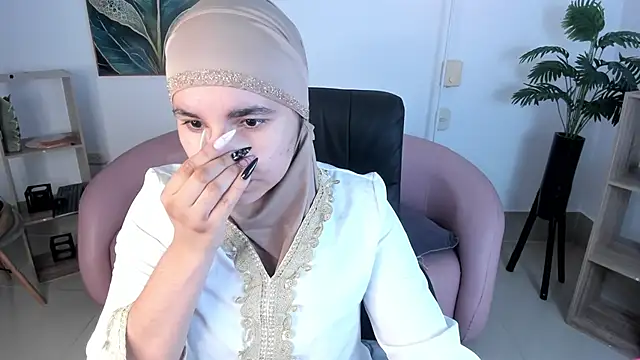 Snapshot of Ayha_khalaf chatting on October 24, 1:13 am Ayha khalaf online show from October 24, 1:13 am