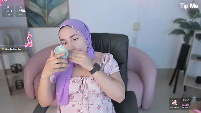 Snapshot of Ayha_khalaf chatting on November 19, 1:05 am Ayha khalaf online show from November 19, 1:05 am