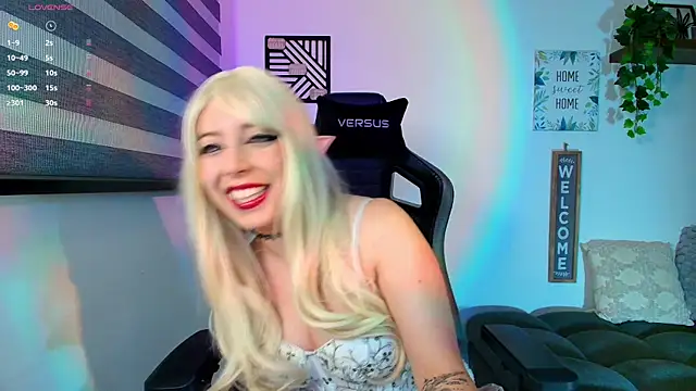 Snapshot of love_sharol_ chatting on February 7, 12:20 am love sharol online show from February 7, 12:20 am