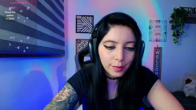Snapshot of love_sharol_ chatting on February 22, 12:27 am love sharol online show from February 22, 12:27 am