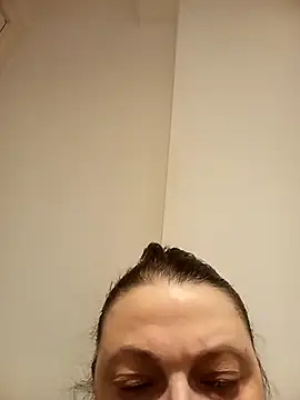 Snapshot of HotHornyEmmaX chatting on December 15, 7:56 am HotHornyEmmaX online show from December 15, 7:56 am